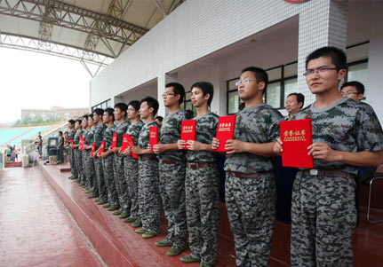 成都企業(yè)新員工軍訓圖片