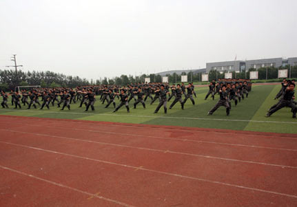 企業(yè)新員工軍訓