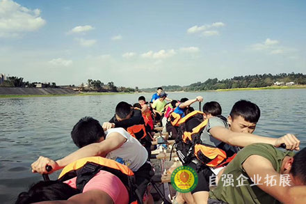 <b>《賽龍舟比賽》團建拓展培訓(xùn)活動</b>